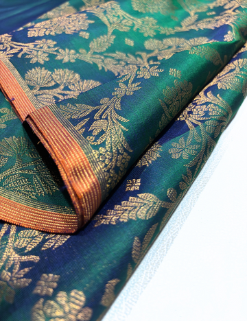Borderless Kanchipuram Handloom Silk Saree – Peacock Green & Orange with Gold Zari Floral Weaving