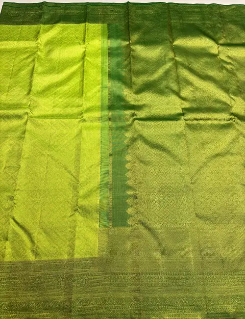 Radiant Green Kanchipuram Handloom Silk Saree with Intricate Zari Weaving