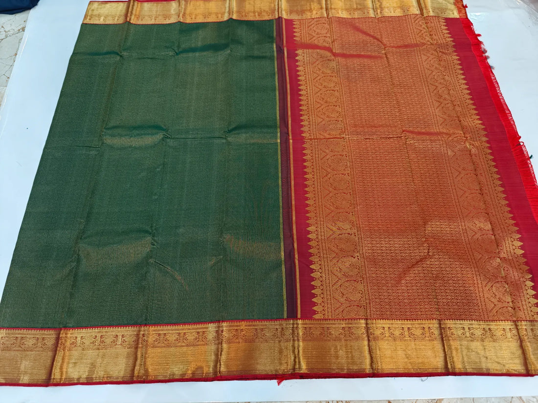 Green Vaira Oosi Body with Contrast Red Pallu & Rich Gold Zari